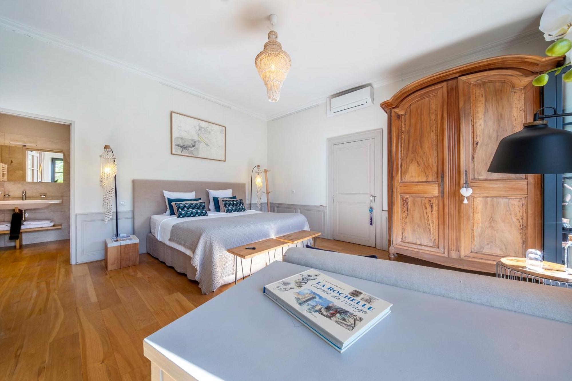 Escale Rochelaise, Gite Urbain Avec Spa Bain Nordique Et Sauna Tonneau La Rochelle  Exterior foto